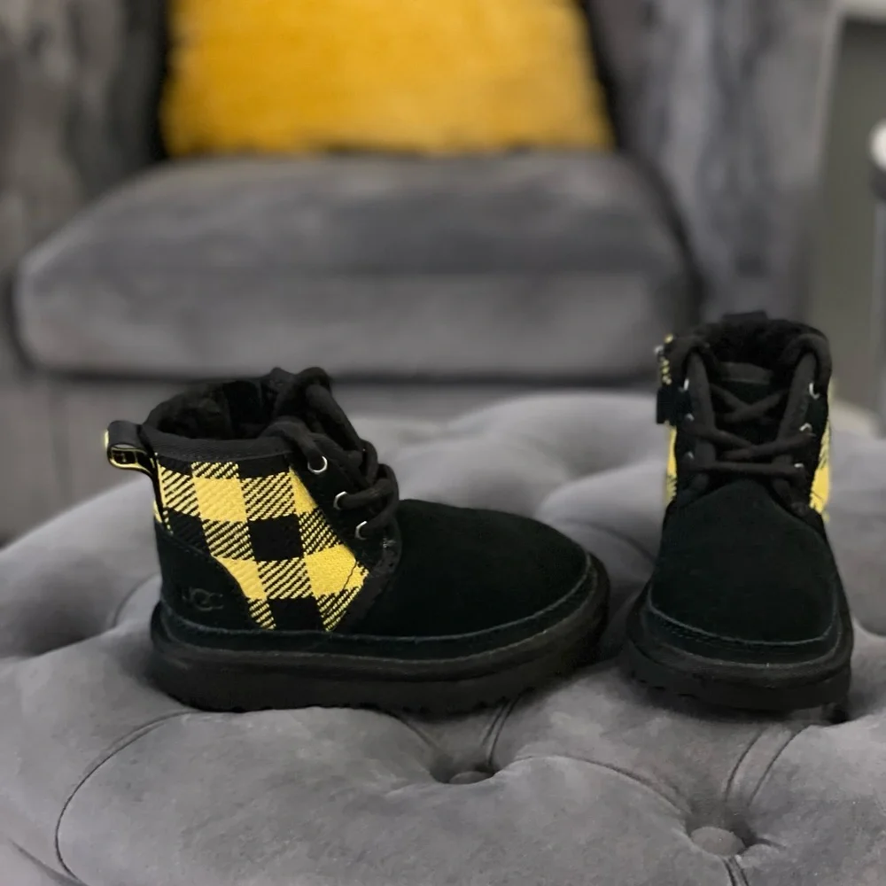 Uggs |Size 7 US| Kids - Picture 9 of 10